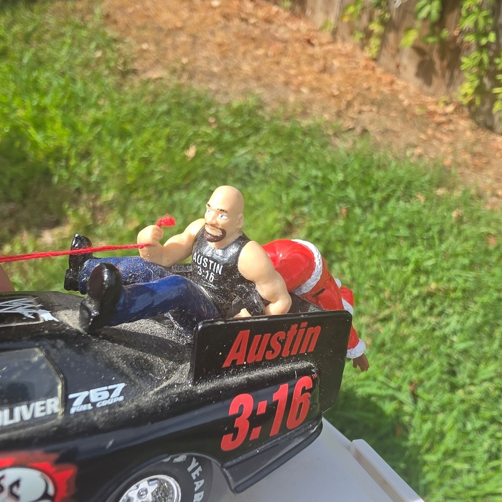 1999 Jakks Pacific WWF Attitude Racing Stone Cold Steve Austin Car